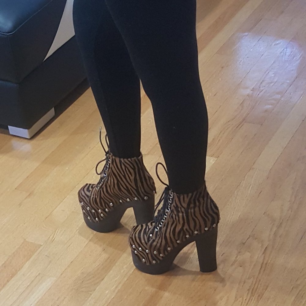 💥SHOWSTOPPERS!💥 Lula F Cheetah Last Havana Genuine Leather Booties - Picture 9 of 15